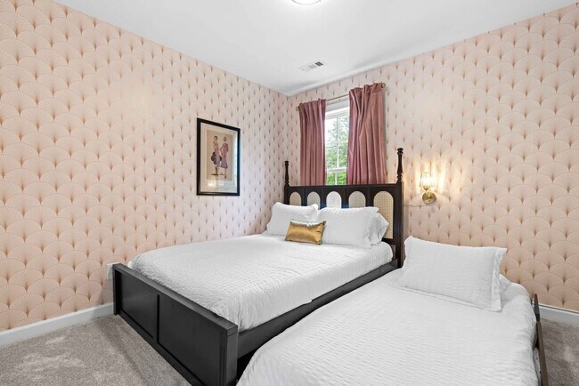 Building Photo - 2400 Hinton St