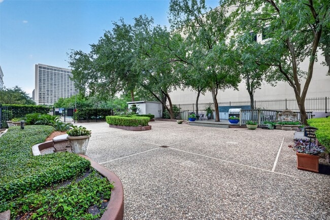 Building Photo - 5150 Hidalgo St