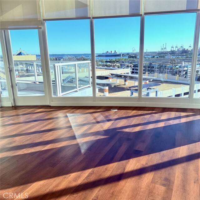 Building Photo - 411 W Seaside Way