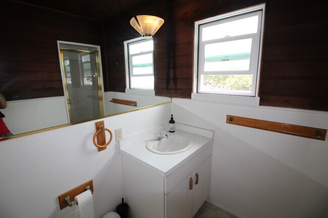 Building Photo - 1010 Tourmaline St