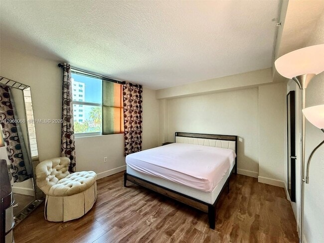 Building Photo - 7501 E Treasure Dr