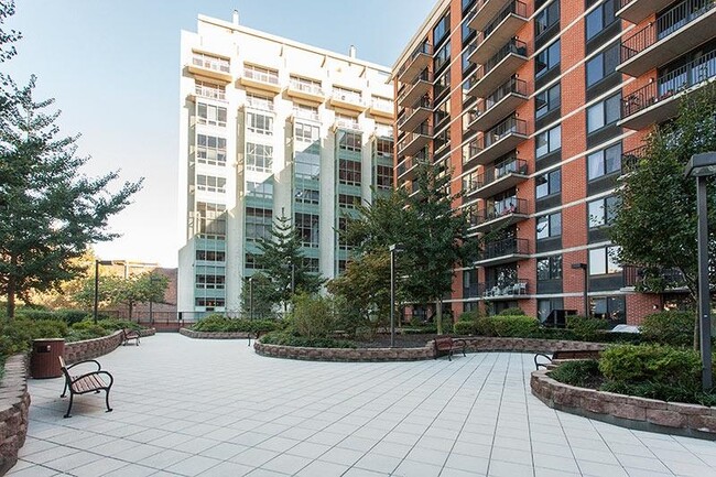 Building Photo - 700 Grove St