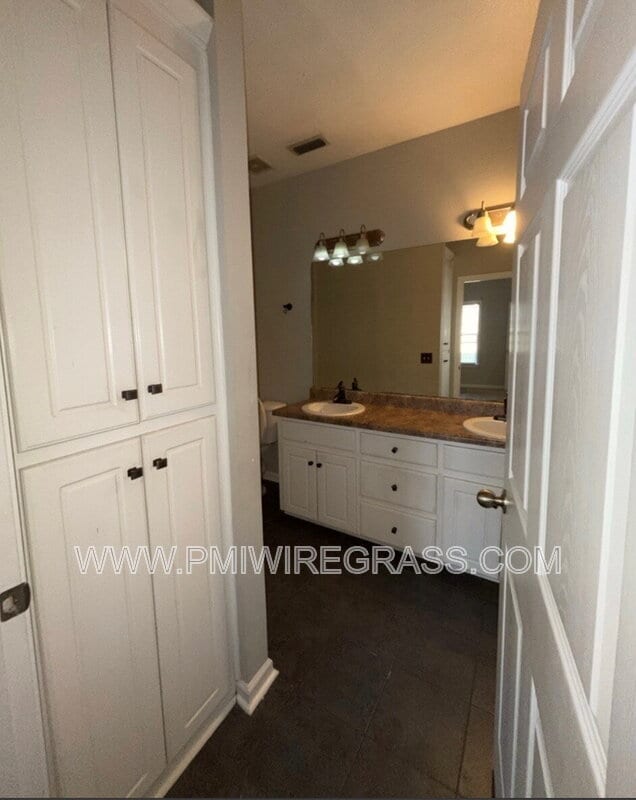 Building Photo - 106 Hidden Sunset Dr