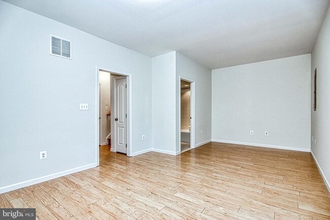 Building Photo - 208 Croft Square