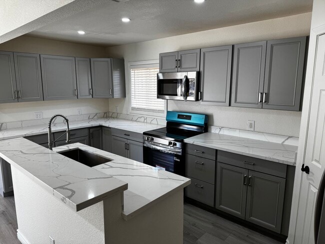 Building Photo - Downtown Single Story - Corner Lot - Remod...