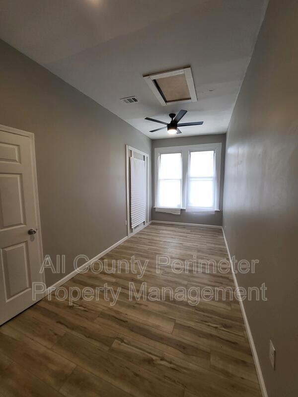 Building Photo - 1249 Duncan Ave