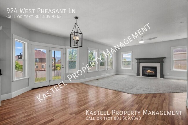Building Photo - 924 W Pheasant Ln