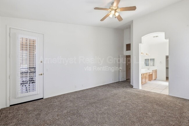 Building Photo - 7017 W Greenbriar Dr