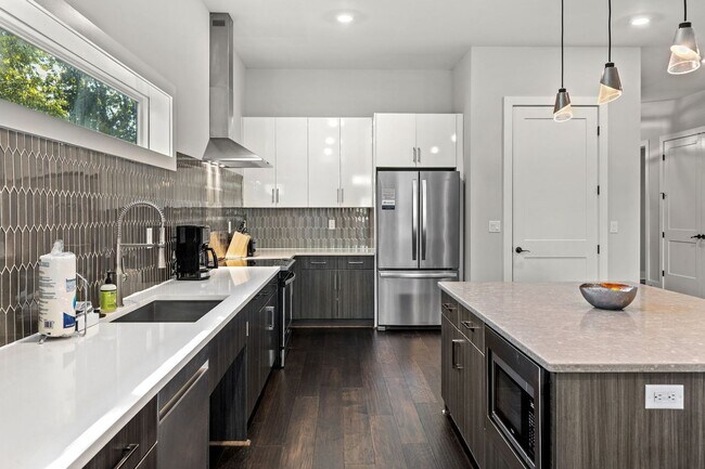 Building Photo - 1224 2nd Ave S