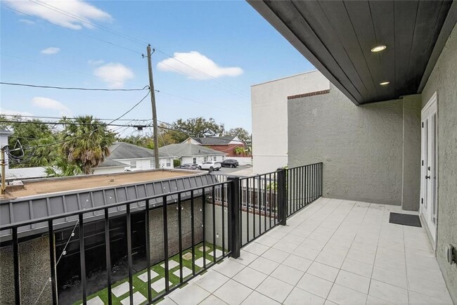 Building Photo - 162 E Davis Blvd