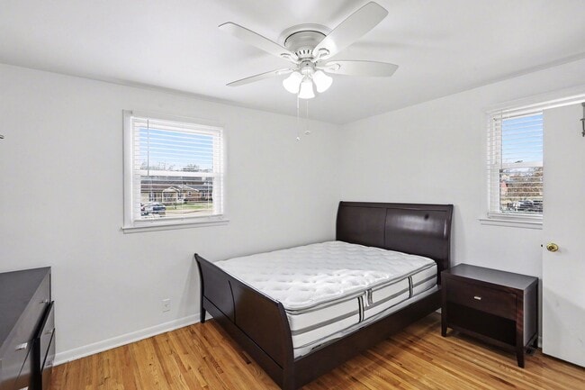 Building Photo - 3 Bedroom, 2 Bath, 2-car garage-