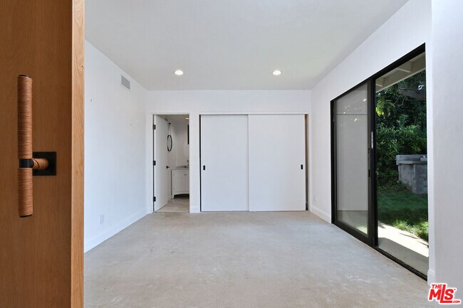 Building Photo - 2145 Linda Flora Dr