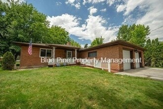 Building Photo - 1170 Saint Clair Rd