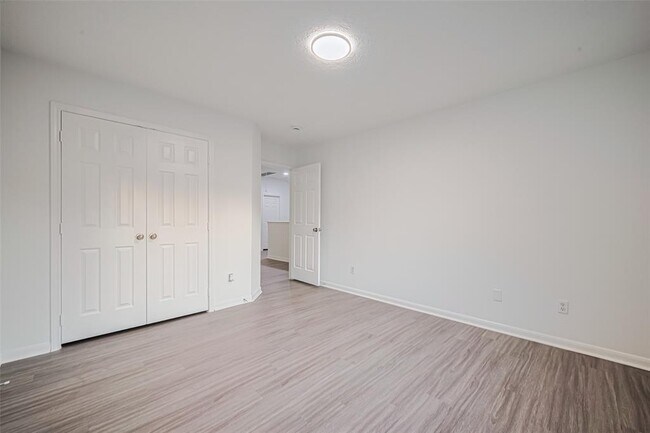 Building Photo - 2118 Westover Park Cir