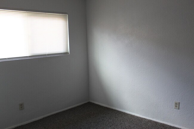 Building Photo - Cute Home for Rent South Bakersfield Cul De Sac