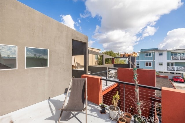 Building Photo - 701 Loma Dr