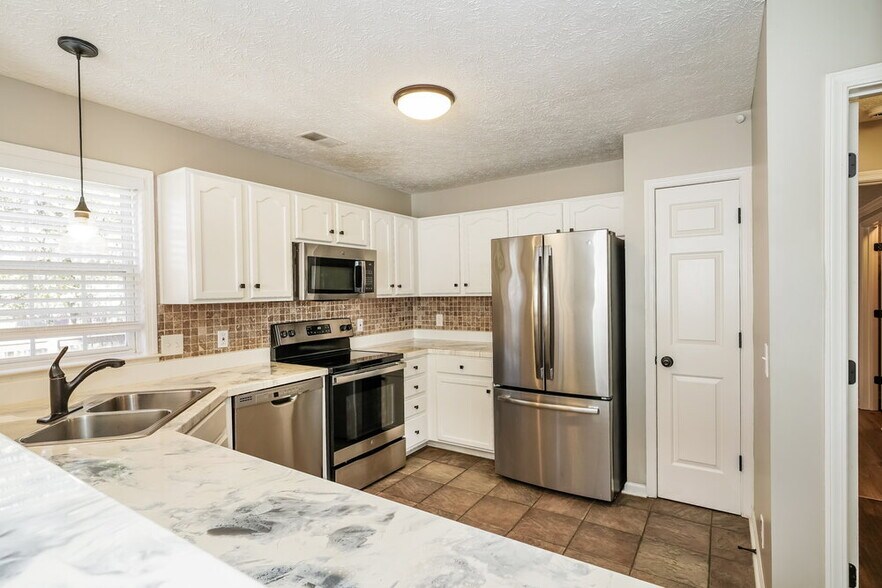 Building Photo - 6713 Ascot Dr