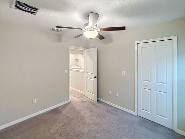 Building Photo - 7012 Samuel Ivy Dr