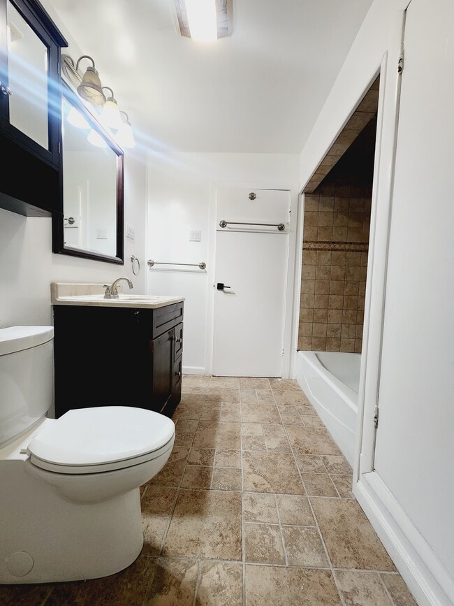 Unit 2 - 38 Warner Ave