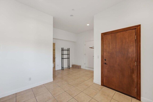 Building Photo - 41 S Circle Dr