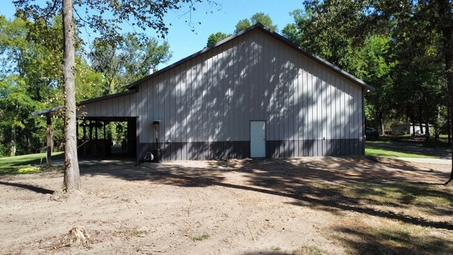 Building Photo - 1049 County Rd