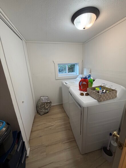 Building Photo - 253 Bendon Rd