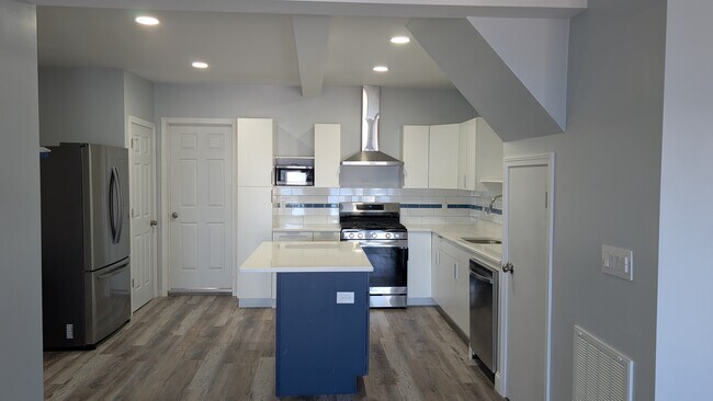 Building Photo - 56 Hillside Ave