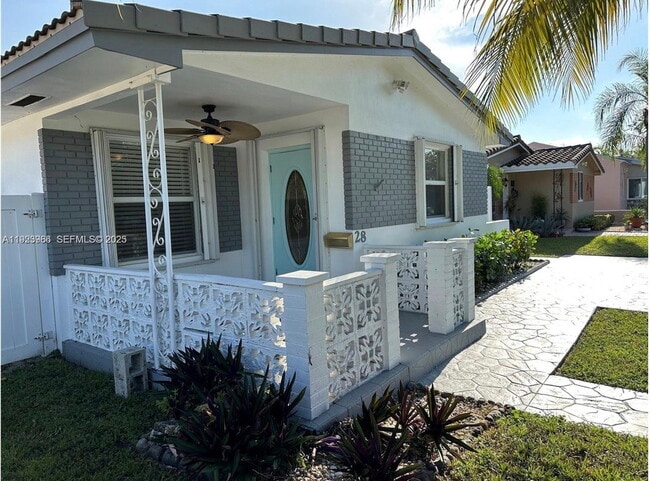 Building Photo - Southeast 4th Street, Dania Beach, FL 33004 - 3 BR 2 BA single-family home