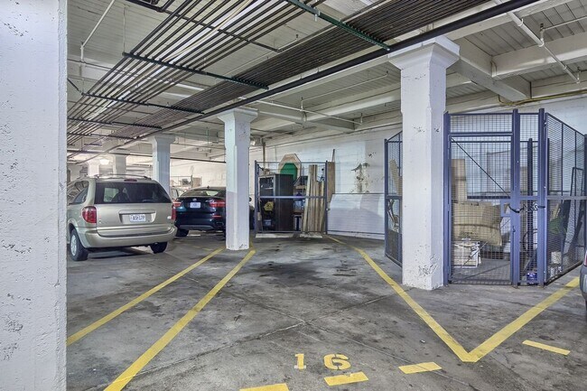 Building Photo - Huge Luxury 2 Story Condo with Private Rooftop Deck!