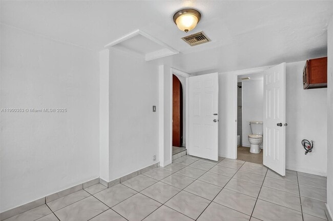 Building Photo - 1498 NE 180th St