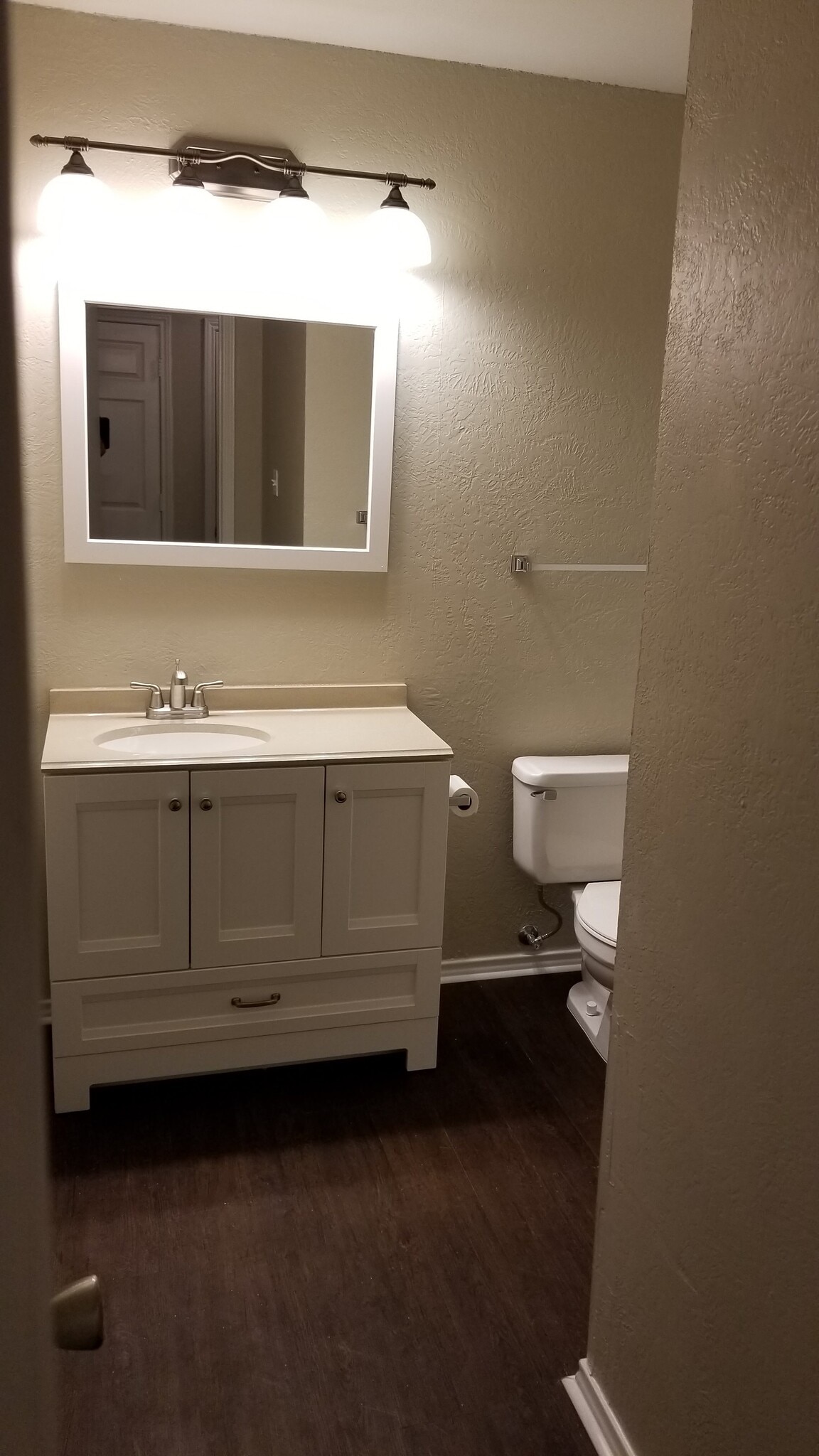 Guest Bath - 1919 Tanglewood Dr