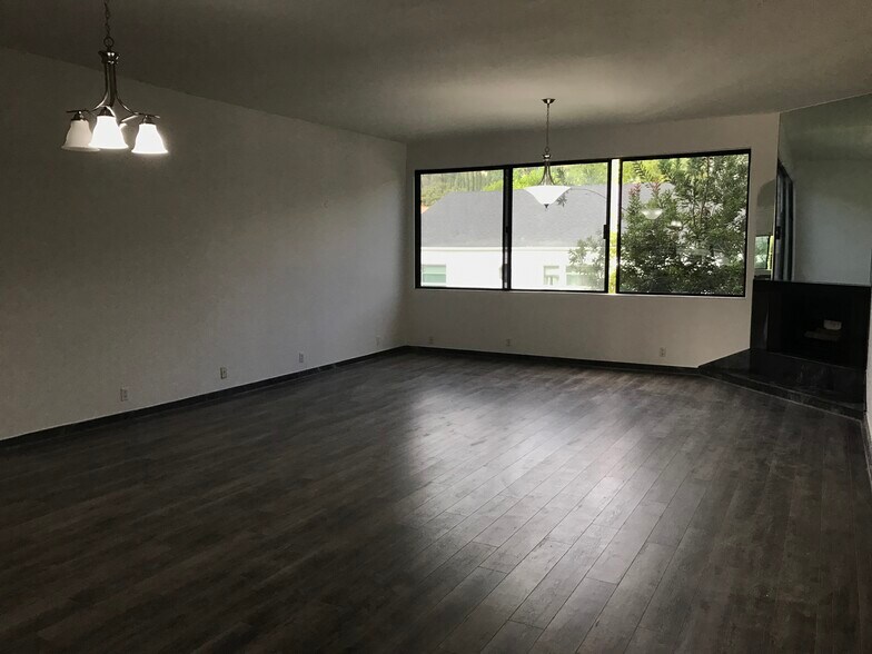 Building Photo - 4161 Los Feliz Blvd