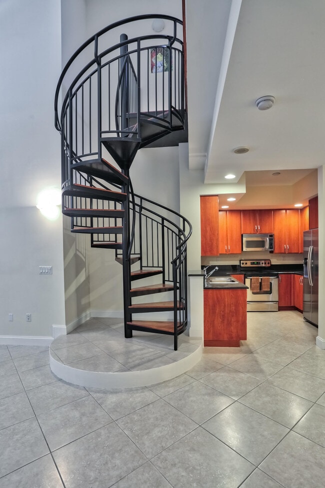 Building Photo - 801 S Olive Ave