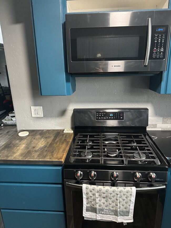 Building Photo - 524 Silcott Ct