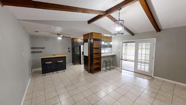 Building Photo - 414 W Voelter Ave