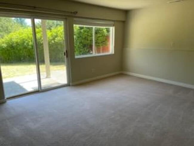 Building Photo - North Gig Harbor 3 bed 2.5 bath ~2,600sqft