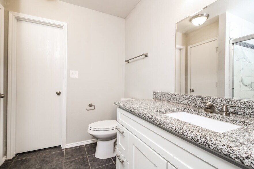 Building Photo - 809 Pace Dr