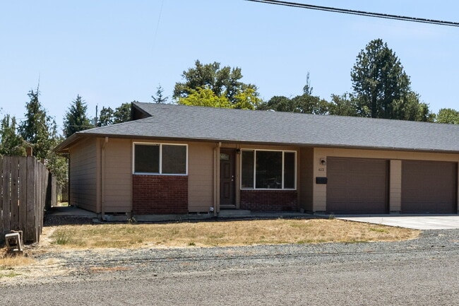 Primary Photo - 2 Bedroom Duplex **MOVE IN SPECIAL** $500 ...