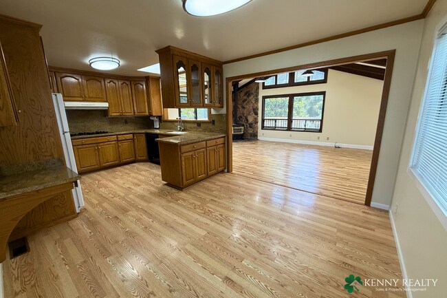 Building Photo - Beautifully Remodeled 4-Bedroom Home with Bonus Family Room & Large Private Yard in South San Fra...