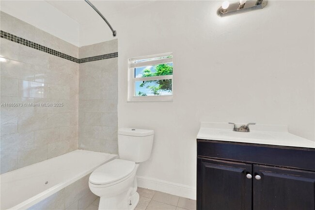Building Photo - 15831 Palmetto Club Dr