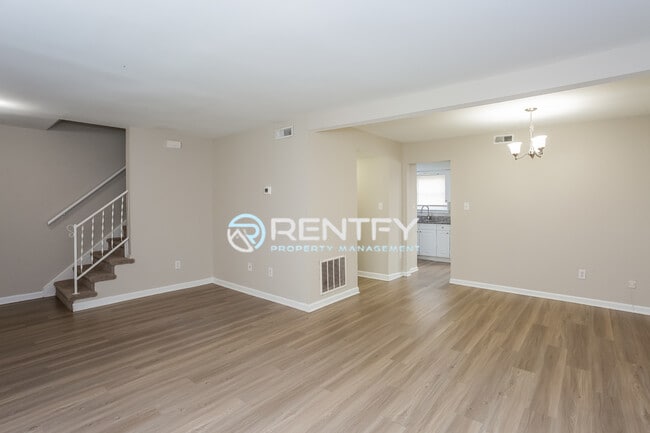 Building Photo - 11045 Hunter Trail Ln