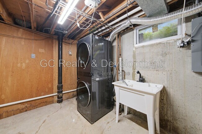 Building Photo - 212 Tupelo Ave