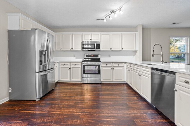 Building Photo - 131 Crestwood Ln