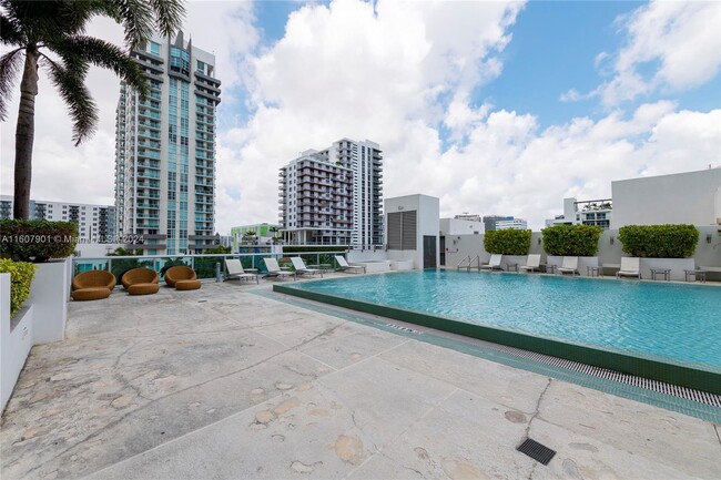 Building Photo - 333 NE 24th St