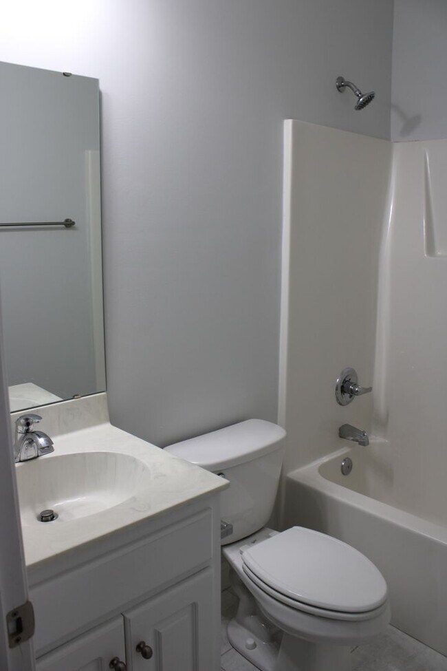 Building Photo - 3705 Warwick Pl