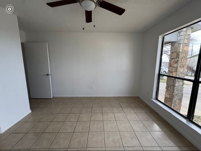 Building Photo - 901 Mayfield Dr