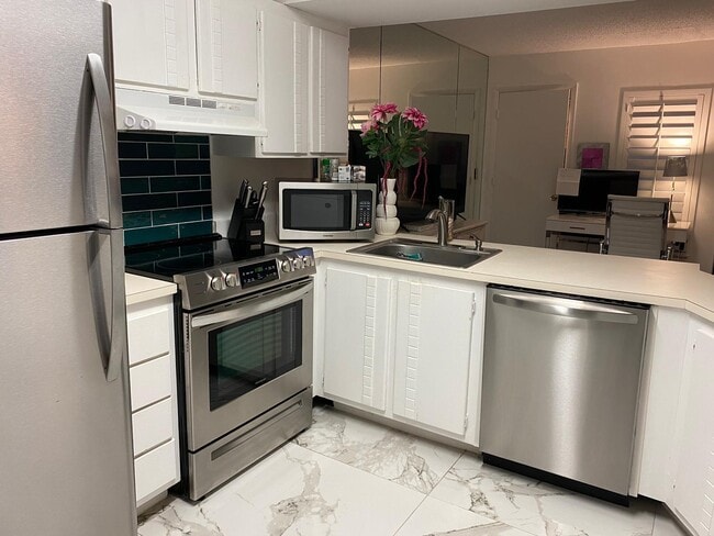 Building Photo - 1605 S US Hwy 1