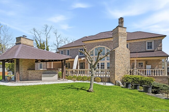 Building Photo - 590 West St