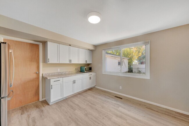Building Photo - 1507 Thornton Dr
