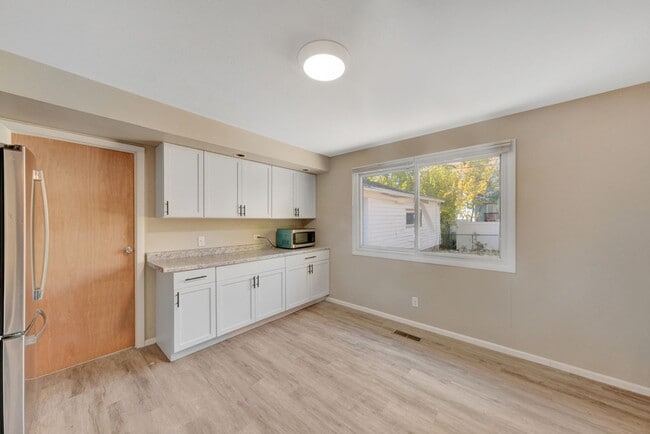 Building Photo - Newly remodeled ranch home